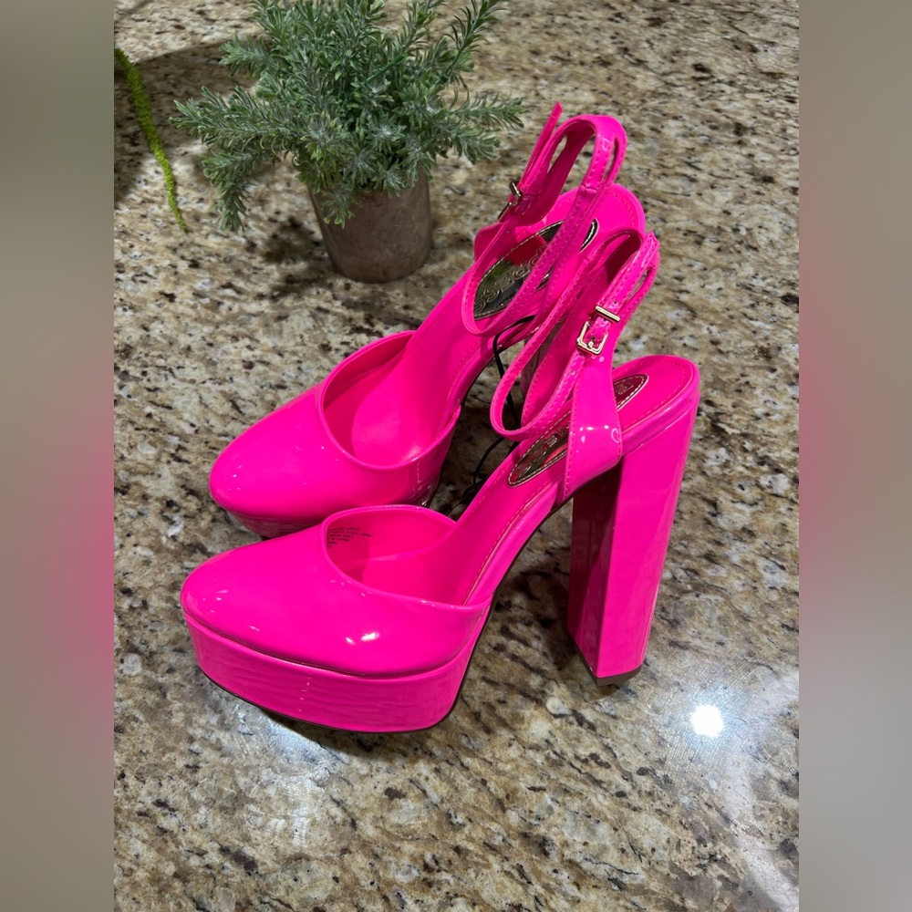 EXPRESS Pink Rounded Toe Platform Pumps 8
